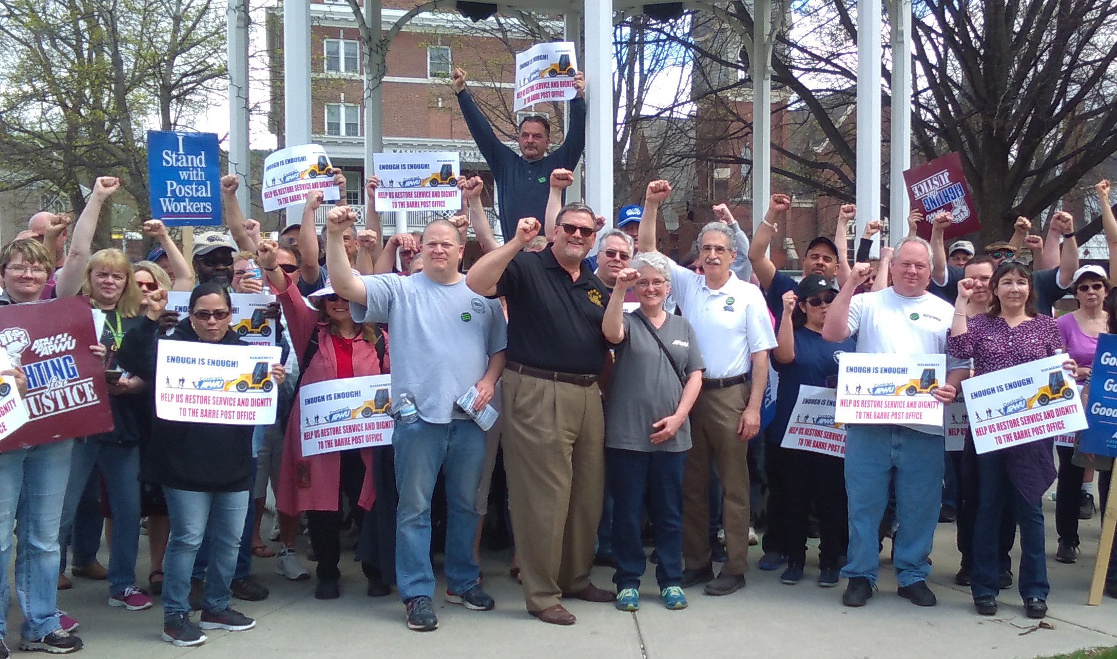 APWU Members Take it to the Streets APWU